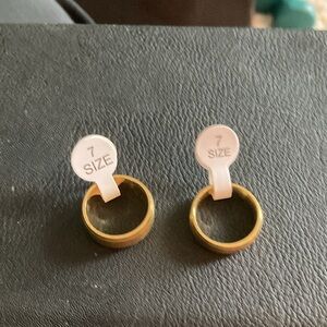 2 gold costume jewelry rings.